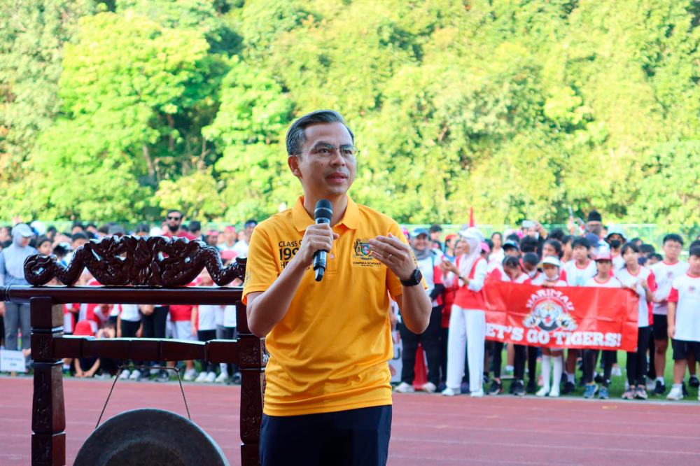 MCMC to meet Awesome TV over claim of number of civil servants to be reduced: Fahmi