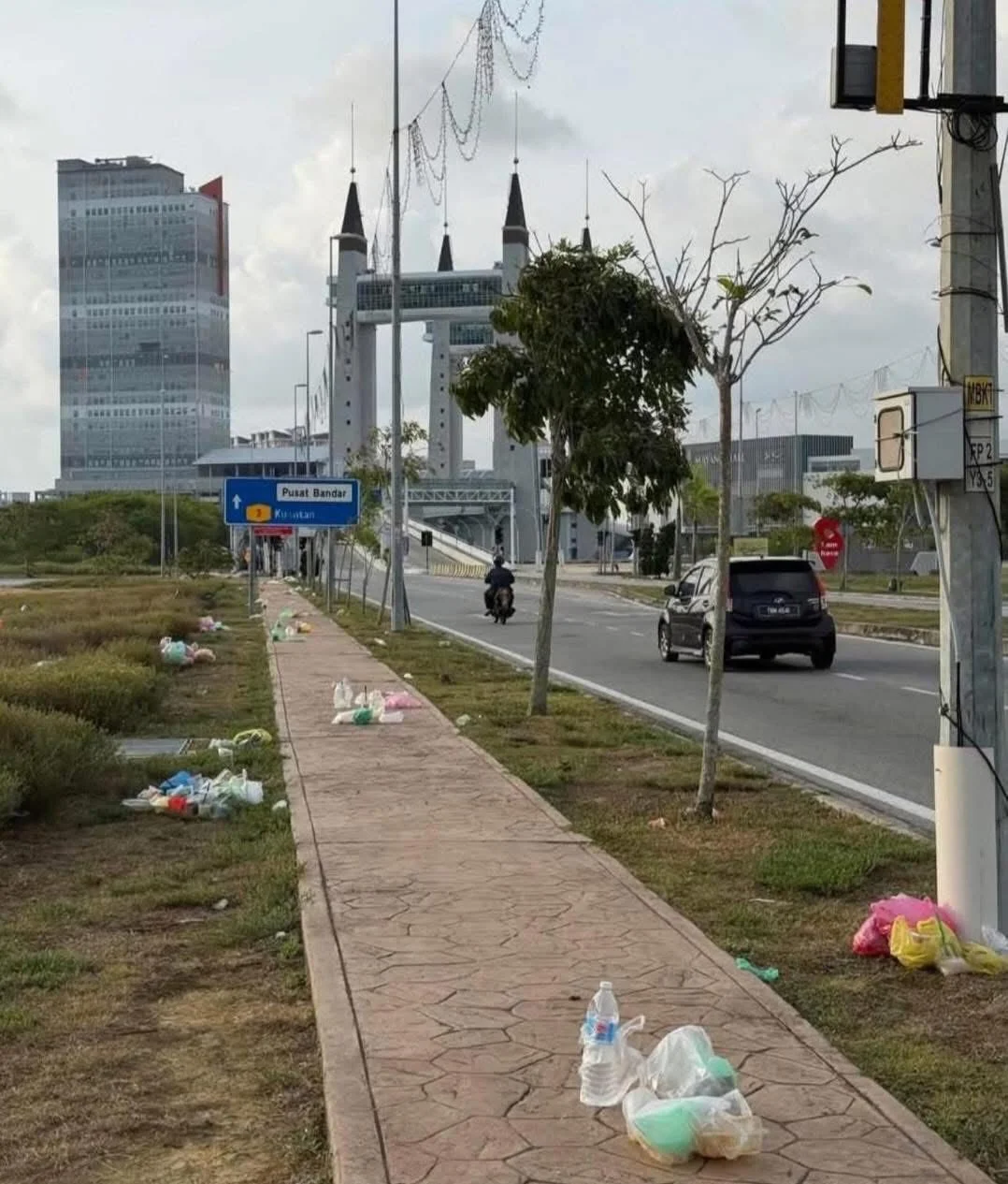 M'sian calls out litterbugs leaving trash on pavement after post-iftar in Kuala Terengganu