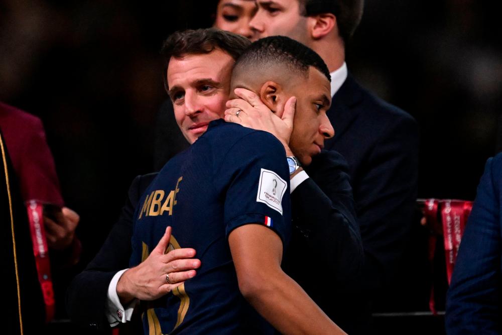 Macron intervened to ask French team to greet fans: Federation