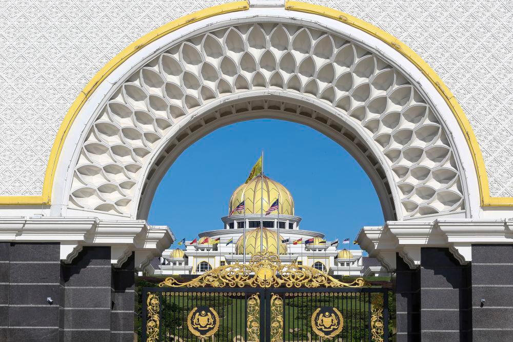 Mahathir to meet with Agong on Thursday, other party leaders yet to receive invitations
