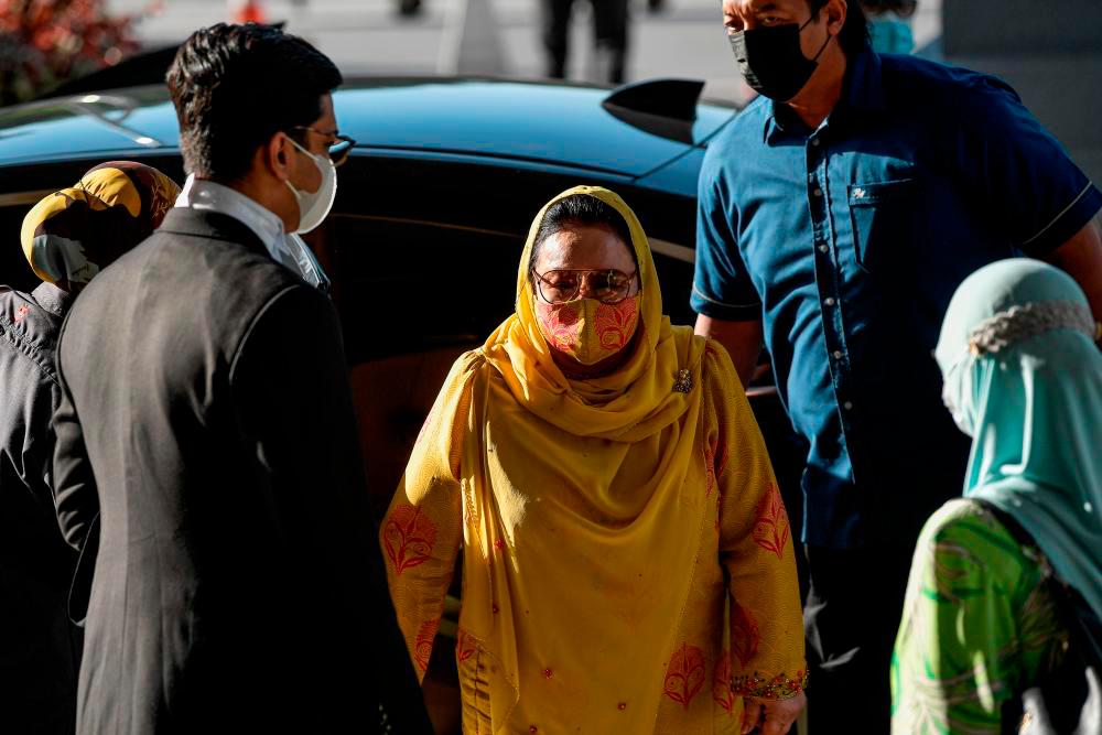 Mahkamah tetap 30 Ogos putuskan permohonan baharu Rosmah untuk gugurkan Sri Ram