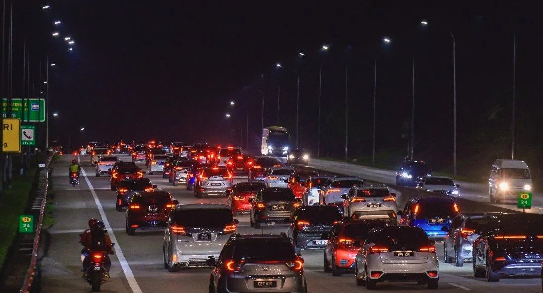 Major_highways_congested_as_holiday_traffic_returns_to_capital