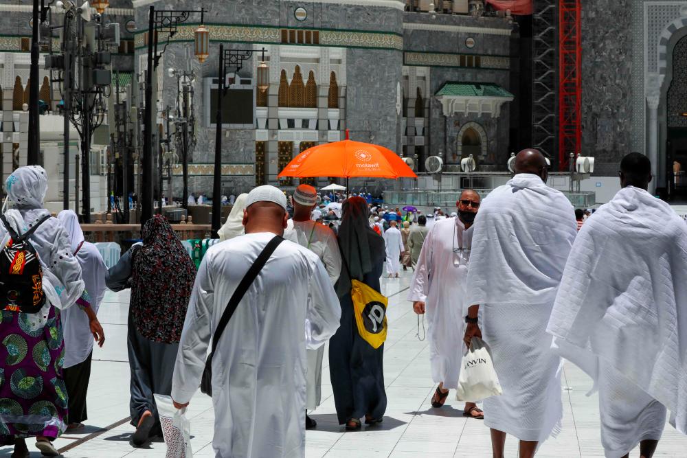 Makkah police arrest man for aiding non-muslim journalist into sacred area Makkah police arrest man for aiding non-muslim journalist into sacred area