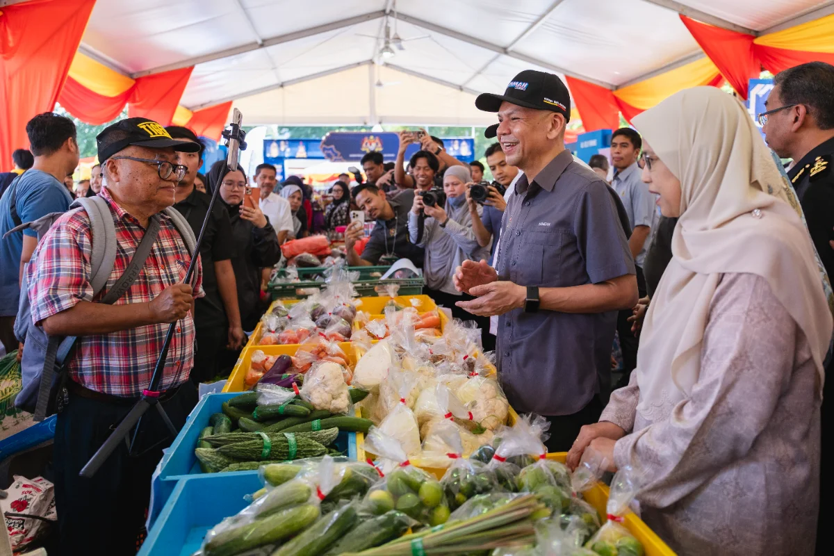 Malaysia_assures_ample_festive_goods_supply_amid_global_tensions Malaysia assures ample festive goods supply amid global tensions