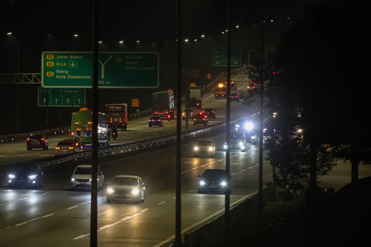 Malaysian_drivers_revive_hazard_lights__thank_you__gesture