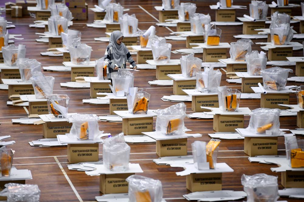 Malaysians elect new government as economy continues to recover