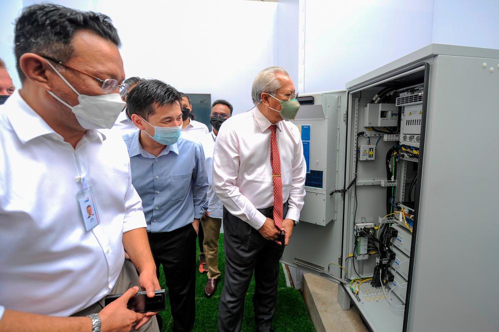Malaysiaâs oil palm industry affected by insufficient manpower
