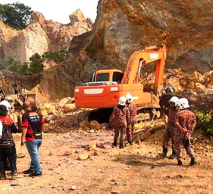 Man dies after being buried in pile of rocks in Pokok Sena Man dies after being buried in pile of rocks in Pokok Sena