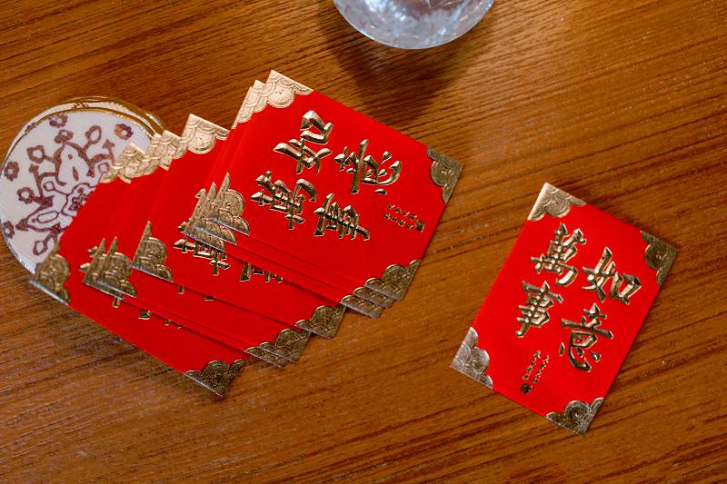 Man reminds netizens that parents deserve angpows the most during CNY