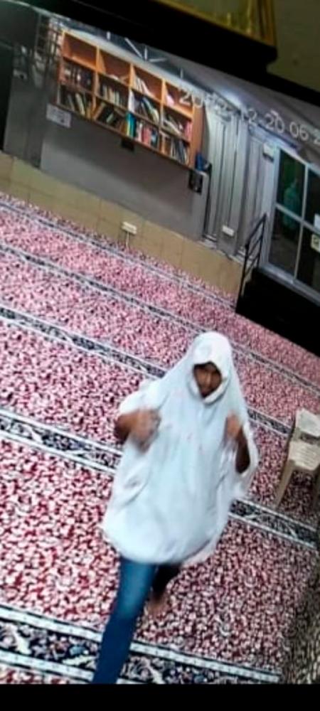 Man who disguises as a woman in “telekung” pleads guilty to stealing in mosque Man who disguises as a woman in “telekung” pleads guilty to stealing in mosque
