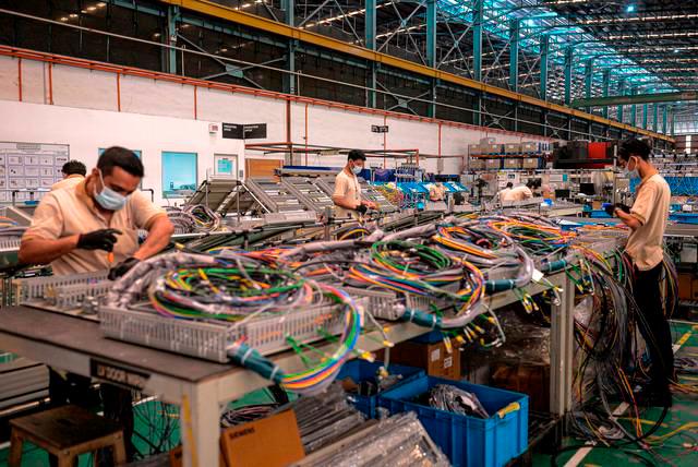 Manufacturers want govt to strengthen economy