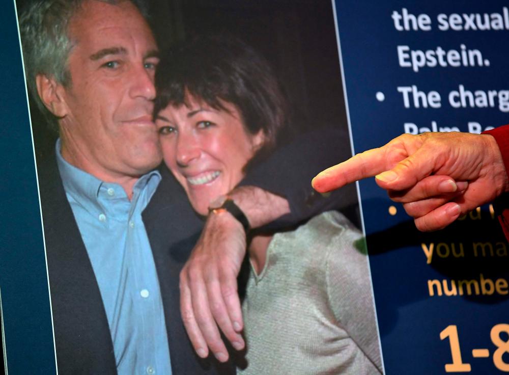 Maxwell lawyers demand new trial after juror reveals sex abuse Maxwell lawyers demand new trial after juror reveals sex abuse