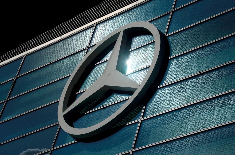 Mercedes-Benz cars to have 'supercomputers', unveils Google tie-up Mercedes-Benz cars to have 'supercomputers', unveils Google tie-up