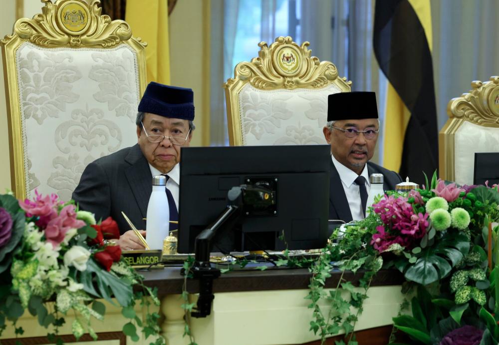 Mesyuarat Majlis Raja-Raja disembahkan taklimat ekonomi, keselamatan, pertahanan negara Mesyuarat Majlis Raja-Raja disembahkan taklimat ekonomi, keselamatan, pertahanan negara