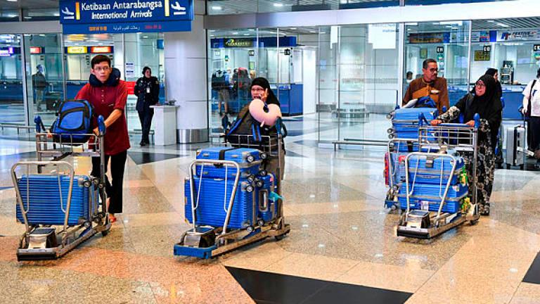 Mission to repatriate Malaysians from New Delhi and Mumbai arrives at KLIA Mission to repatriate Malaysians from New Delhi and Mumbai arrives at KLIA