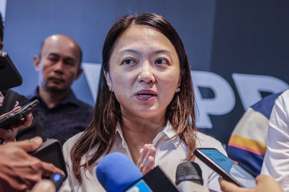 More_CCTVs_to_be_installed_at_KLCC_to_combat__photo_touts__-_Hannah_Yeoh More CCTVs to be installed at KLCC to combat 'photo touts' - Hannah Yeoh