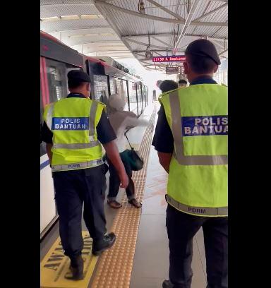 M’sian slapped by random woman in LRT station M’sian slapped by random woman in LRT station