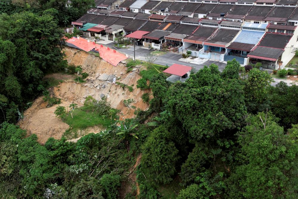 Nadma: 120 lokasi bencana dilaporkan JKR setakat petang tadi Nadma: 120 lokasi bencana dilaporkan JKR setakat petang tadi