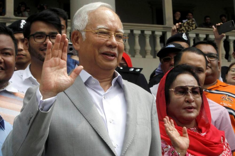 Najib, Rosmah, owner of jewellery firm to inspect 11,991 jewellery pieces at Bank Negara Najib, Rosmah, owner of jewellery firm to inspect 11,991 jewellery pieces at Bank Negara