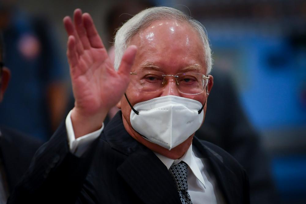Najib boleh bayar denda RM210 juta bila-bila masa sepanjang tempoh 12 tahun dipenjara: Peguam Najib boleh bayar denda RM210 juta bila-bila masa sepanjang tempoh 12 tahun dipenjara: Peguam