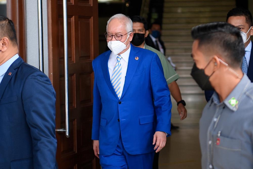 Najib wants to postpone Singapore trip to help Umno in Melaka polls Najib wants to postpone Singapore trip to help Umno in Melaka polls