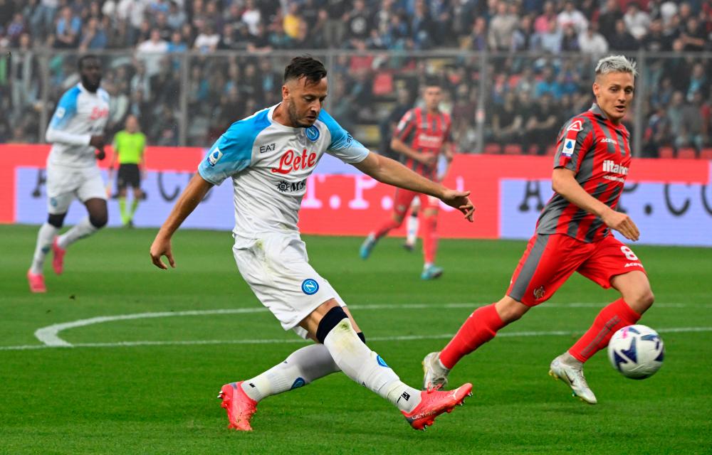 Napoli’s Rrahmani out of Ajax clash with thigh injury Napoli’s Rrahmani out of Ajax clash with thigh injury
