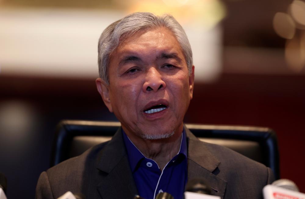 Nazri Aziz sesuai sebagai duta Malaysia ke Amerika Syarikat: Ahmad Zahid Nazri Aziz sesuai sebagai duta Malaysia ke Amerika Syarikat: Ahmad Zahid