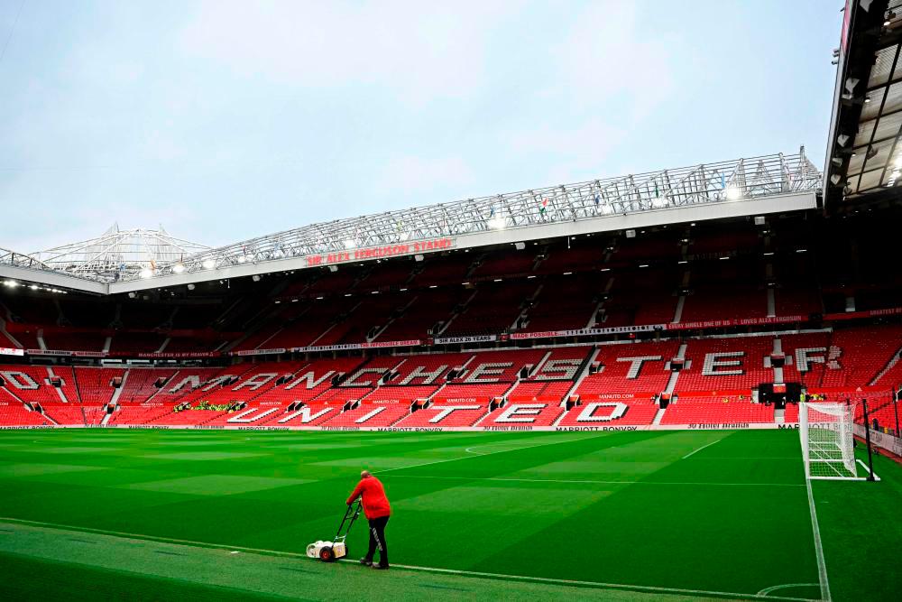 Neville urges Glazers to 'engage' with fans over any Man Utd sale Neville urges Glazers to 'engage' with fans over any Man Utd sale