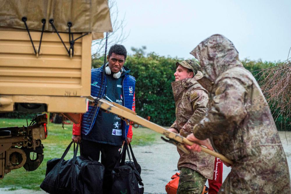 New Zealand military called in as hundreds flee floods