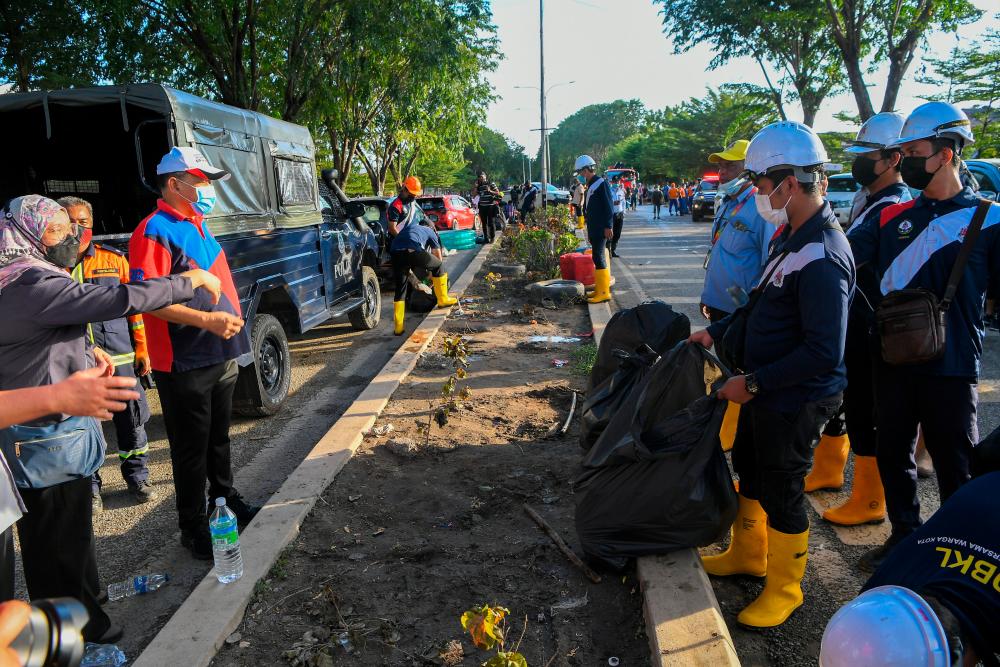 Number of evacuees continues to decline in flood-hit states
