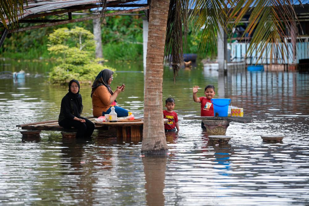 Number of evacuees in Johor drops, unchanged in Pahang and Melaka Number of evacuees in Johor drops, unchanged in Pahang and Melaka