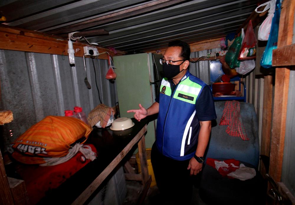 OP Banteras: 21 Ipoh factory workers living in cramped, dirty rooms OP Banteras: 21 Ipoh factory workers living in cramped, dirty rooms