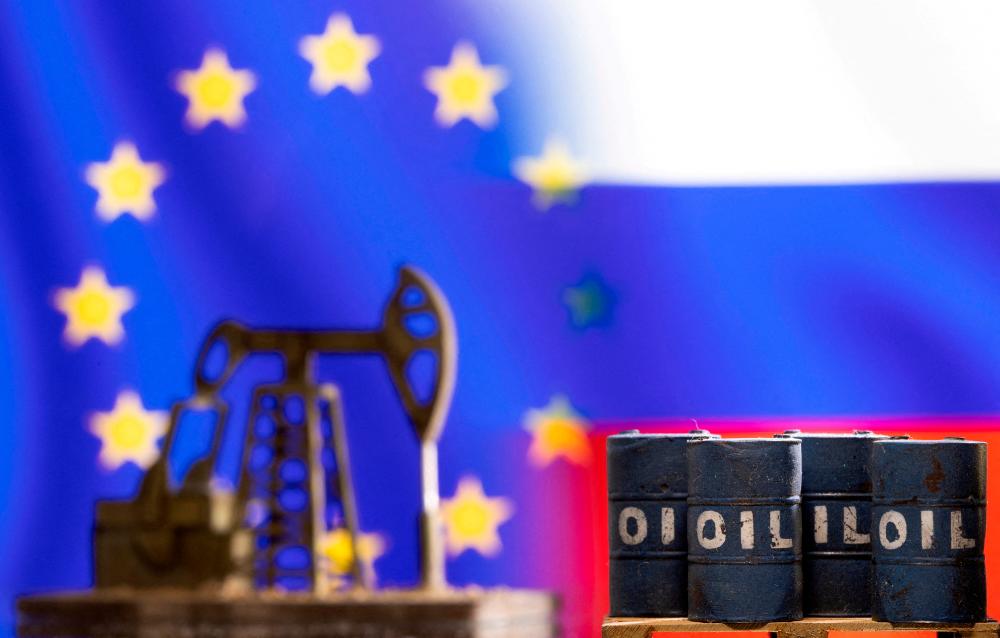 Oil ends little changed after China eases Covid curbs, dollar dips Oil ends little changed after China eases Covid curbs, dollar dips