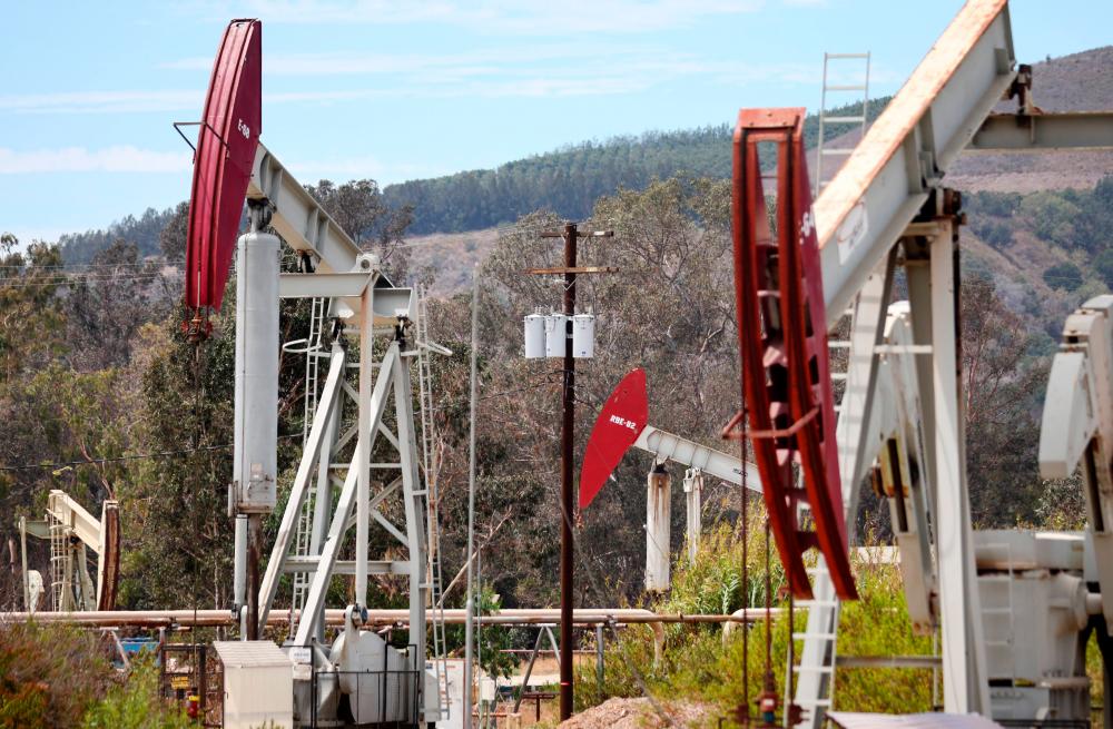 Oil prices up nearly 2% on bullish economic data but trade choppy Oil prices up nearly 2% on bullish economic data but trade choppy