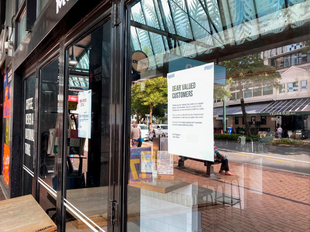 Omicron surges, New Zealand’s businesses want COVID bubble burst
