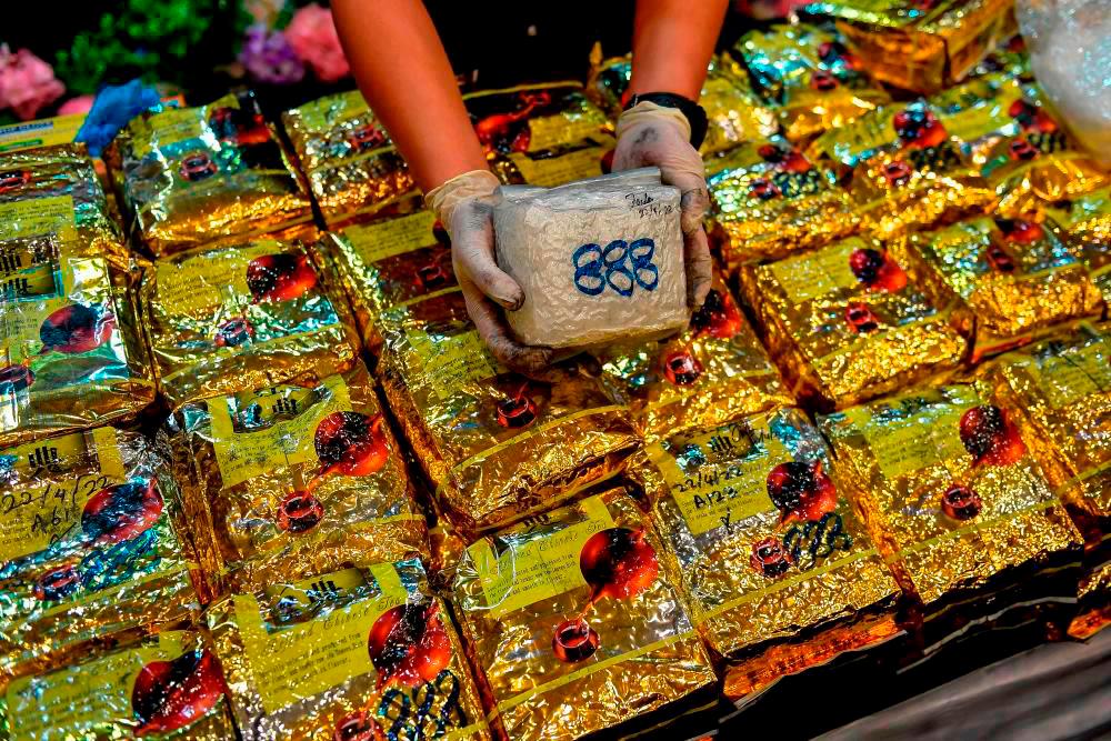 Op Tapis Khas: Polis tahan 240 individu, rampas dadah bernilai RM39,000 Op Tapis Khas: Polis tahan 240 individu, rampas dadah bernilai RM39,000