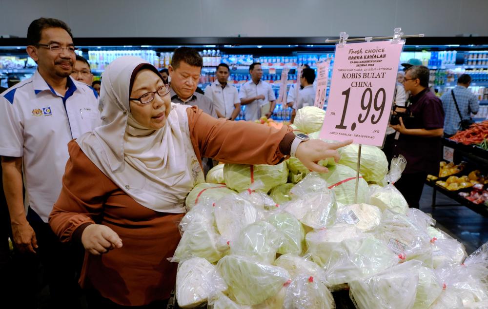 Op Terjah: 1,220 premis kekurangan bekalan barangan asas - Fuziah Op Terjah: 1,220 premis kekurangan bekalan barangan asas - Fuziah