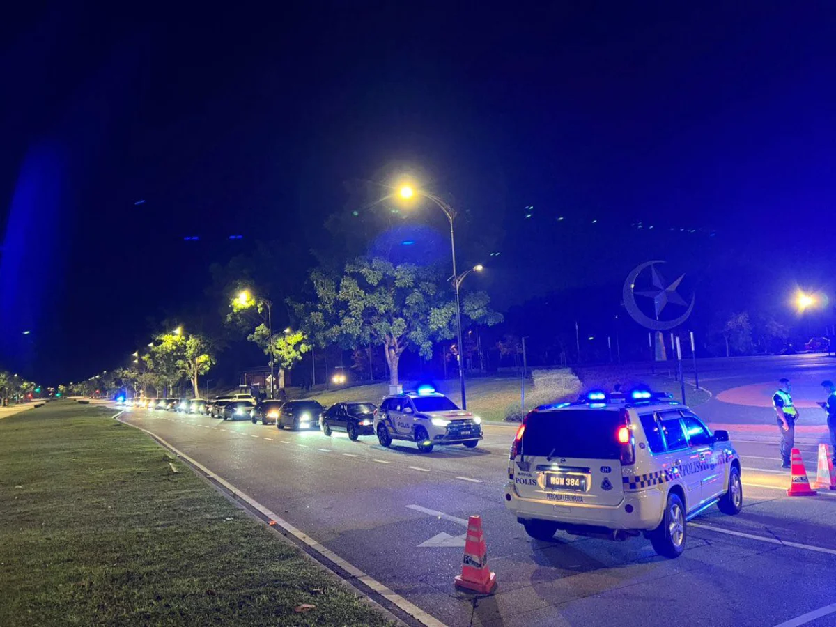 Ops_Samseng_Jalanan-_Police_issue_32_summonses_in_Iskandar_Puteri