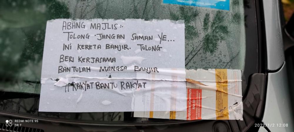 Owners of flood-damaged cars issued with parking summonses Owners of flood-damaged cars issued with parking summonses
