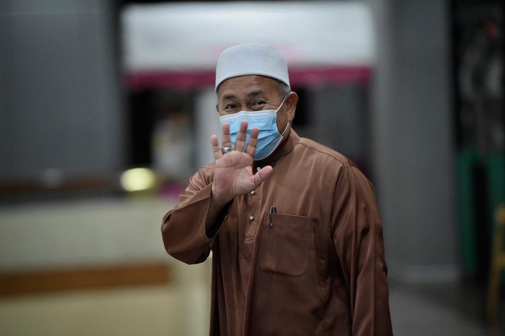 PAS to send letter to Ku Li over âpolitical prostituteâ remark - Tuan Ibrahim PAS to send letter to Ku Li over âpolitical prostituteâ remark - Tuan Ibrahim