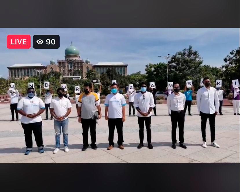 PKR Youth holds protest at MACC, demands Azam Baki to resign