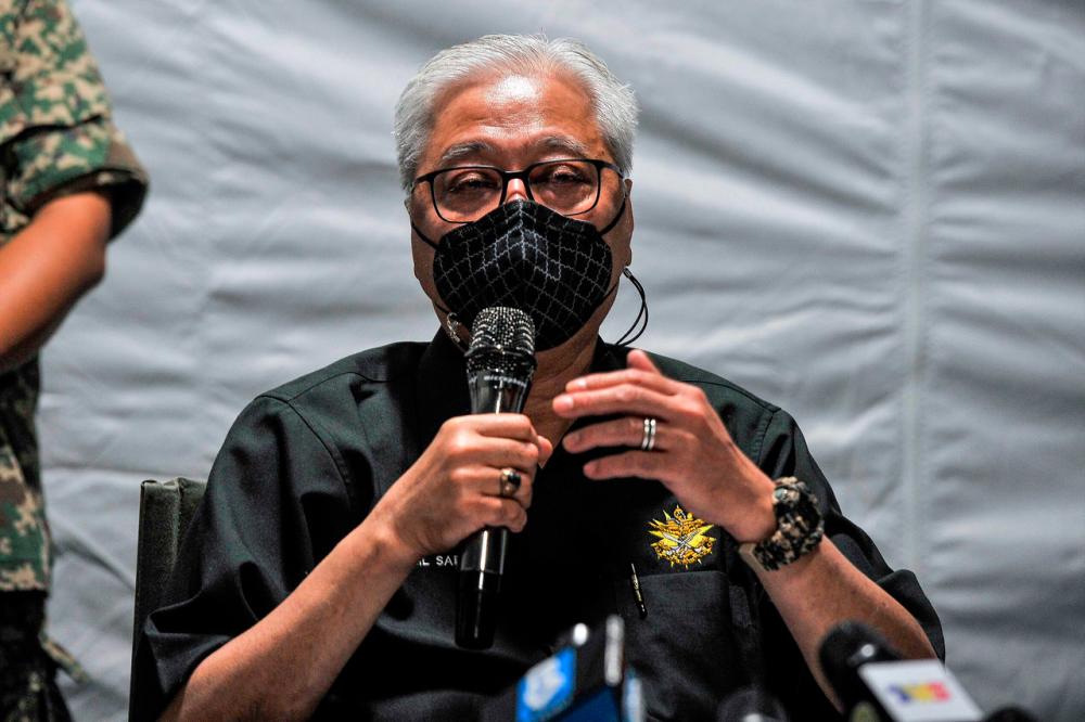 PM conveys condolences to family of former Chief of Defence Force Mohd Ghazali PM conveys condolences to family of former Chief of Defence Force Mohd Ghazali