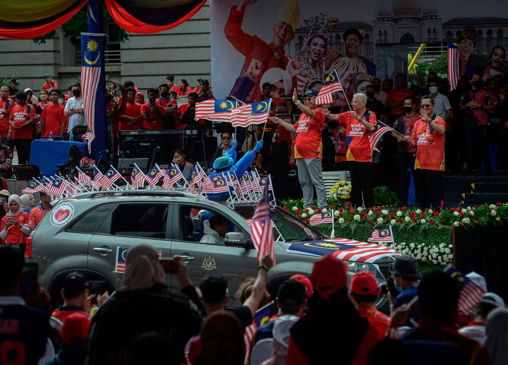 PM launches National Month and fly the Jalur Gemilang celebrations PM launches National Month and fly the Jalur Gemilang celebrations
