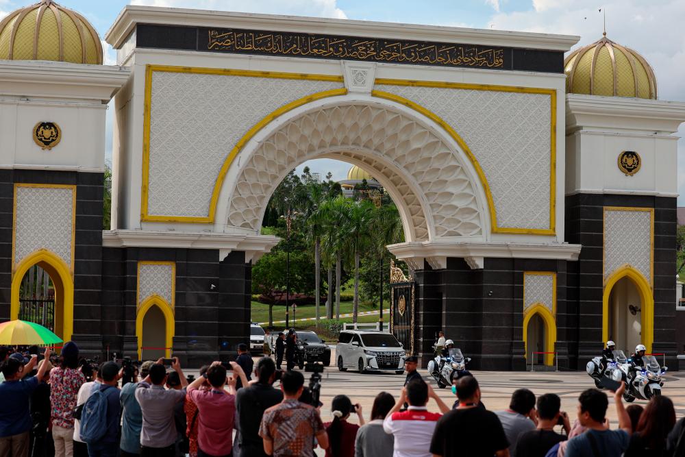 PM menghadap Agong, spekulasi pembubaran Parlimen makin membahang PM menghadap Agong, spekulasi pembubaran Parlimen makin membahang
