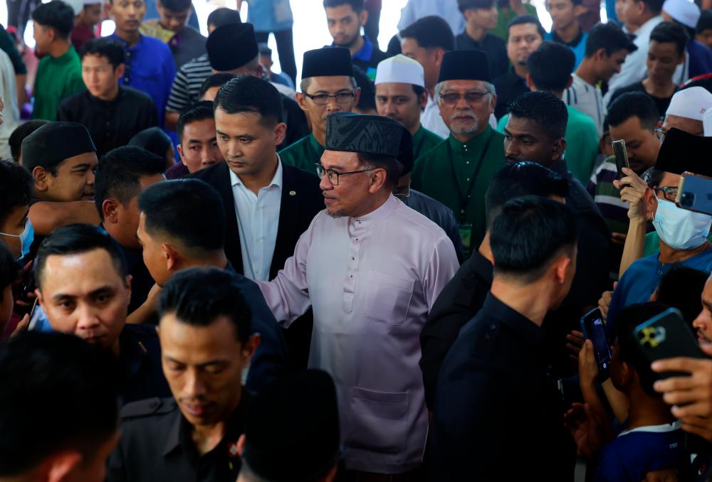 PM performs Friday prayers at Putra Perdana Mosque