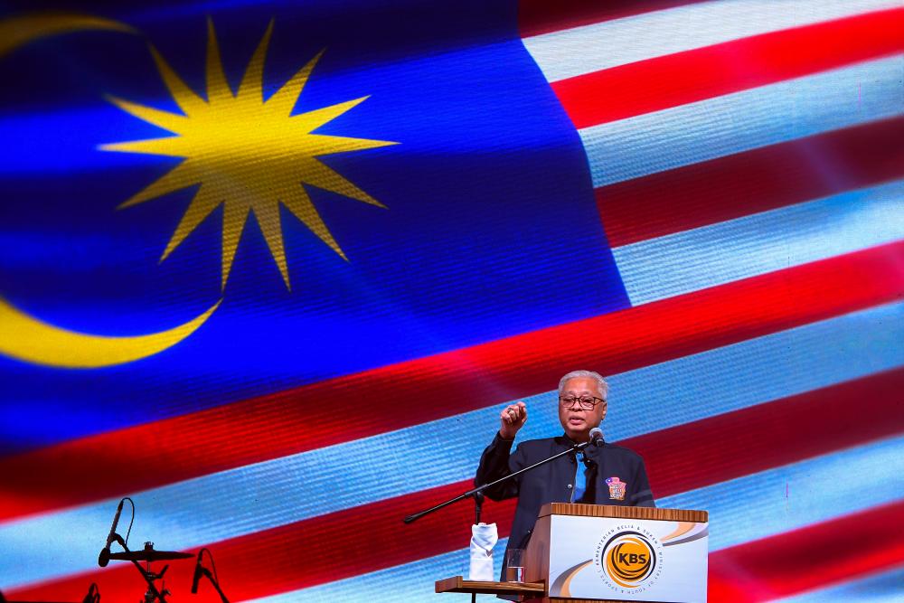 PM receives donation of RM500,000 for Yayasan Didik Negara