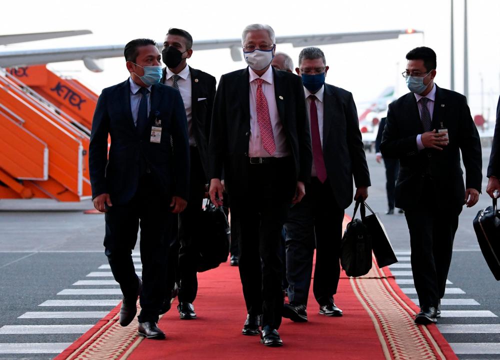 PM stops over in Dubai to witness MoU involving Malaysian companies PM stops over in Dubai to witness MoU involving Malaysian companies