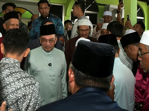 PM Anwar performs Friday prayers in Bukit Mertajam