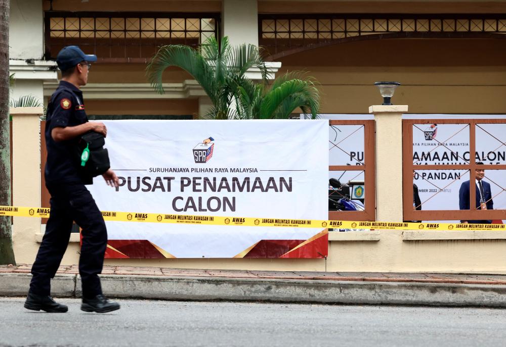 PRU: Siti Kasim antara calon terawal tiba di pusat penamaan PRU: Siti Kasim antara calon terawal tiba di pusat penamaan