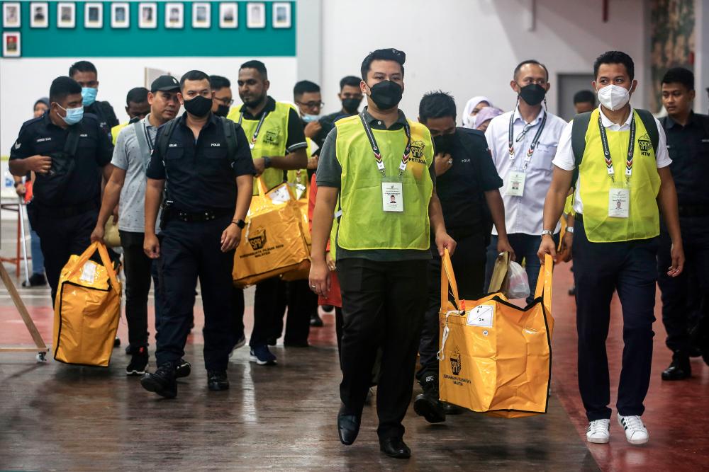 PRU15: Hampir 95 peratus jalankan tanggungjawab undi awal hari ini - SPR
